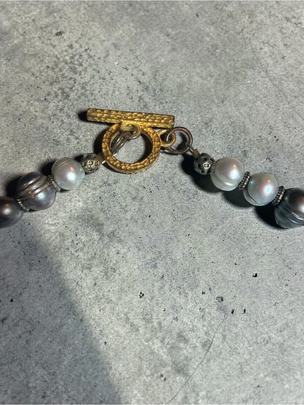 Handcrafted Gray Pearl Necklace with Ornate Pendant - Signed by artist - Picture 4 of 5
